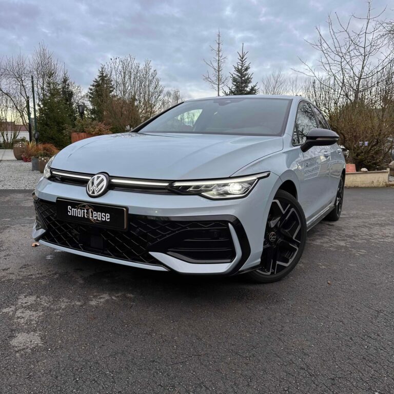Volkswagen - Golf 8.2 R Line 150 eTFsi