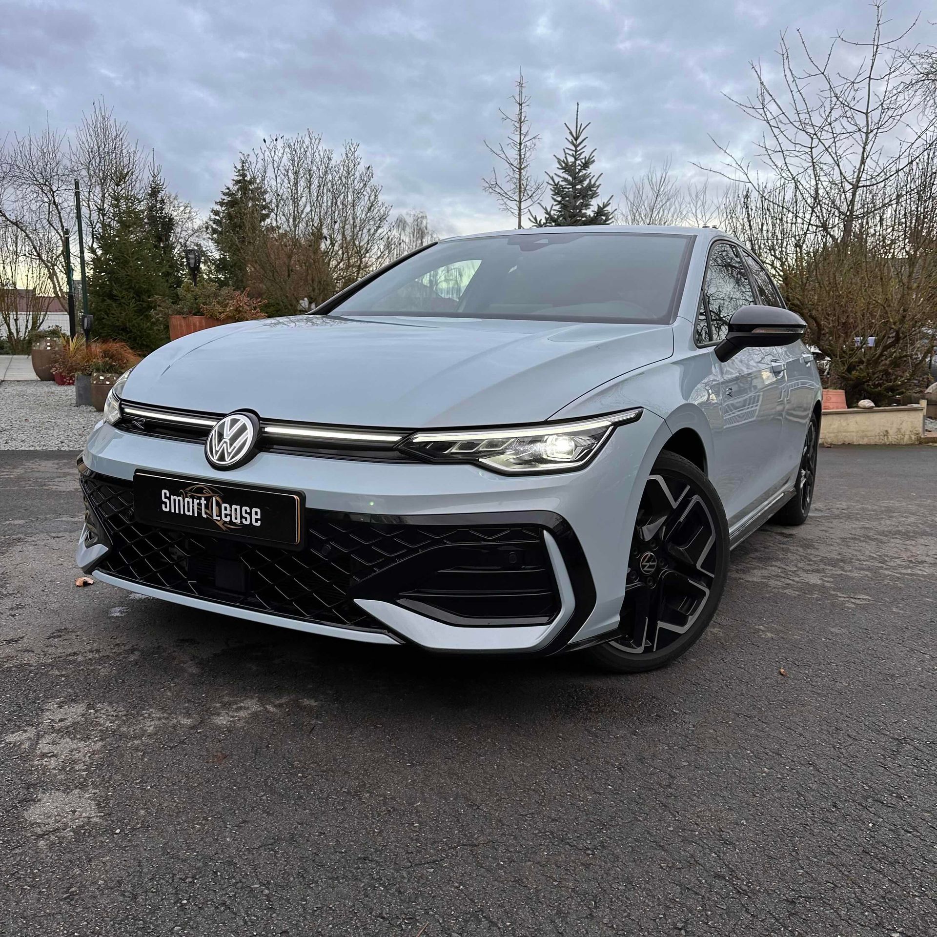 Volkswagen - Golf 8.2 R Line 150 eTFsi
