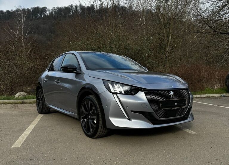 Peugeot 208 GT 1.2 PureTech 100 EAT8